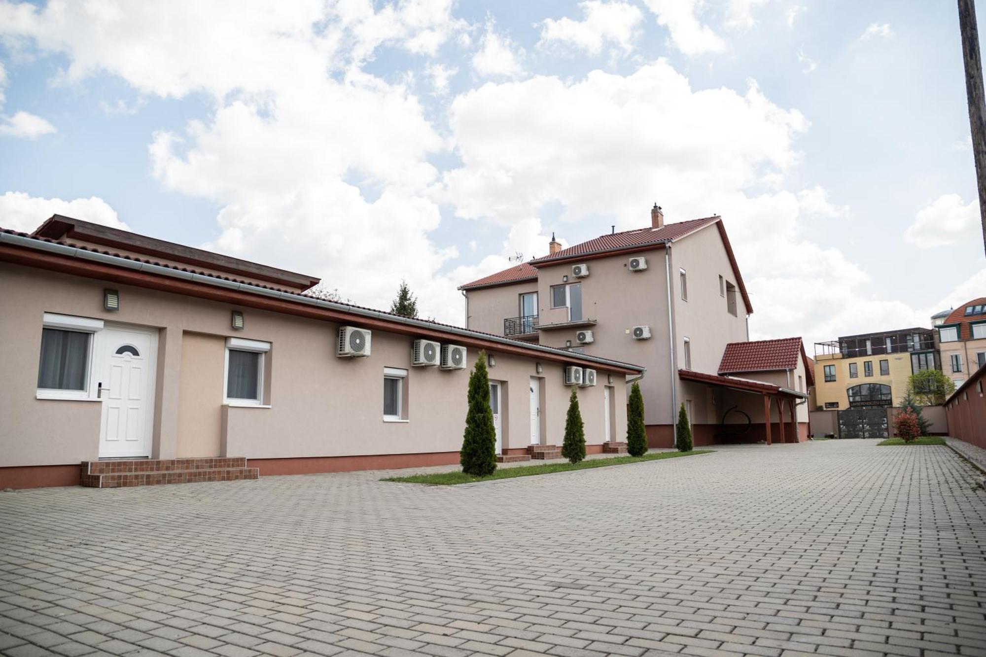 Farkas Villa Apartmanok Морахалом Екстер'єр фото